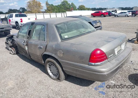 2004 Ford Crown Victoria Lx z USA, uszkodzony, nr VIN 2FAFP74W04X160163